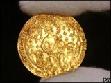 Mince nalezená detektorem kovu vydražena za 460.000 liber