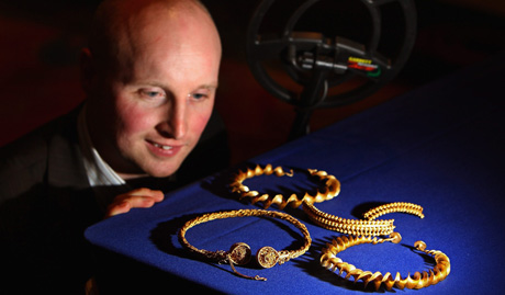 Skotský lovec pokladů David Booth popisuje, jak najít detektorem kovů poklad za milion liber