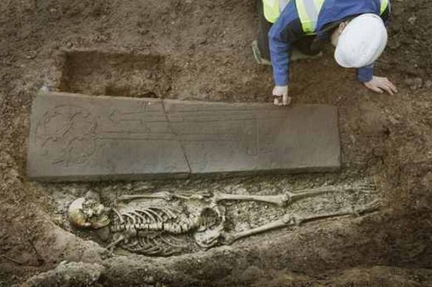 Dělníci našli hrob rytíře, v blízkosti Univerzity Edinburgh