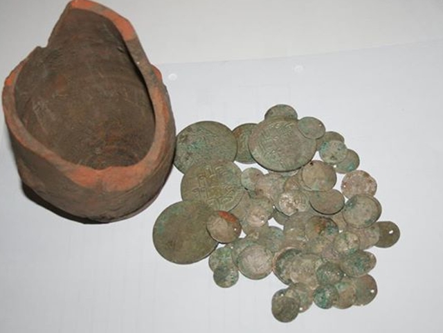 Zemědělec z Bulharska našel depot stříbrných mincí