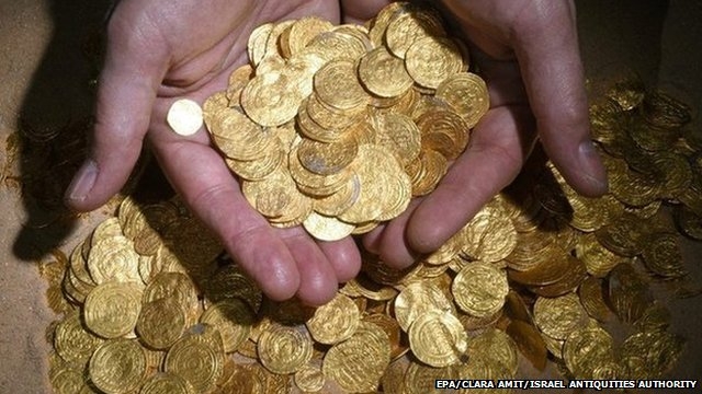 Izraelské jaro – aneb 9 kg zlatých mincí na mořském dně a 2 300 let starý stříbrný depot v jeskyni