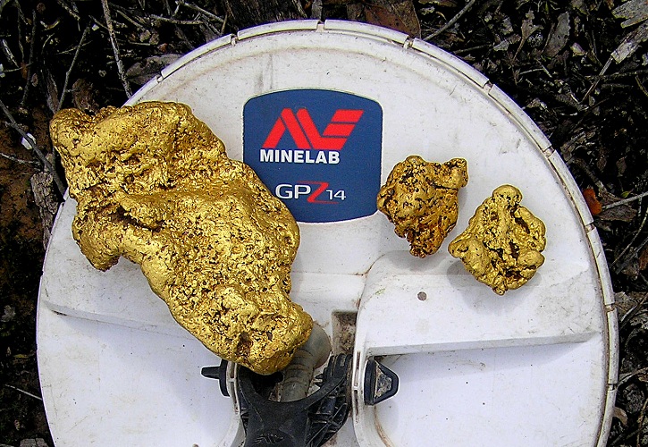 Masivní, více jak 4 kg těžký zlatý nugget nalezený detektorem kovů Minelabem GPZ 7000