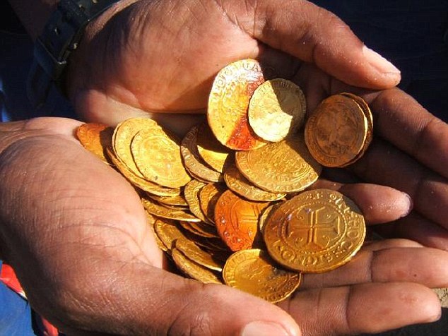 V Namibijské poušti objevili 500 let starý vrak lodi se zlatými mincemi obrovské hodnoty