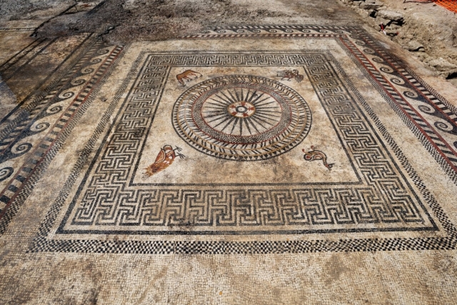 Ohromující mozaiky v nově nalezeném římském městě