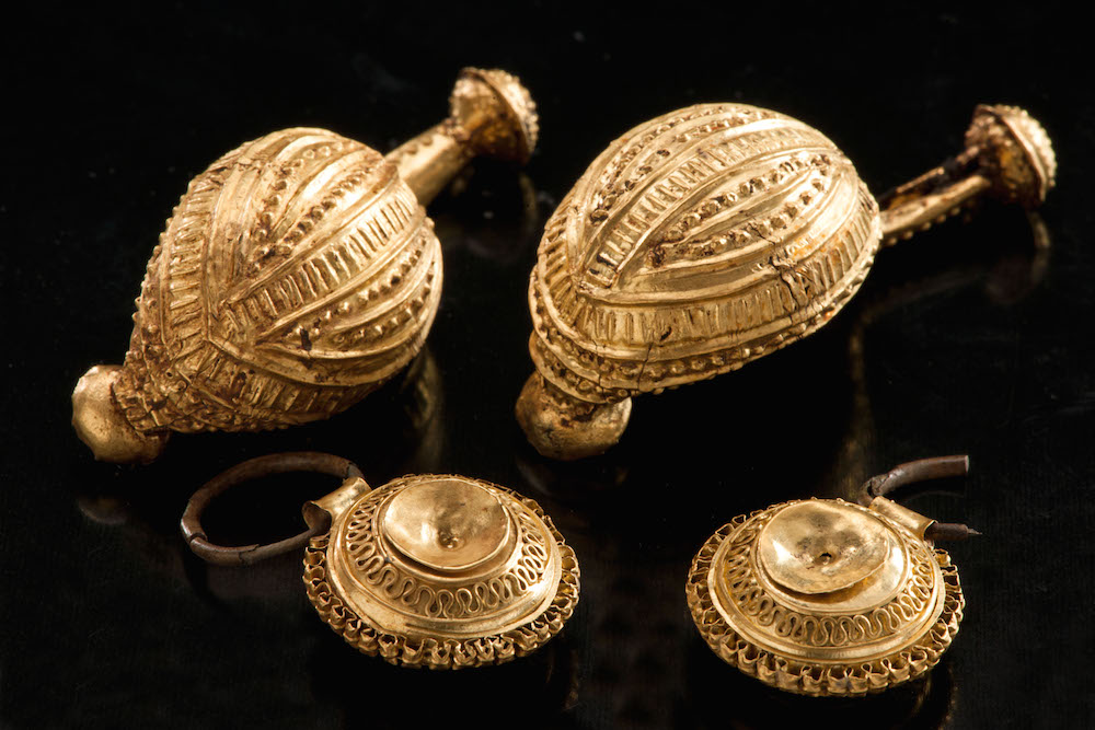 Hrob keltské šlechtičny se zlatým pokladem vydává po letech svá tajemství