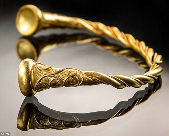 Detektorem kovů našli zřejmě nejstarší zlaté keltské šperky doby železné