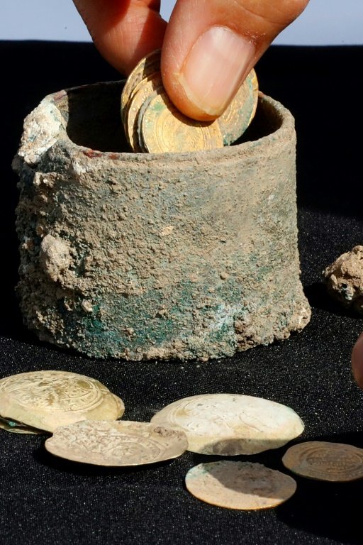 V Izraeli objevili vzácný poklad zlatých mincí z období 1. křižácké výpravy