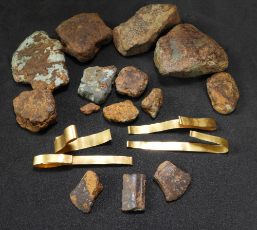 V anglickém Devonu našli detektorem kovů 3 000 let starý poklad, zachránit ho má veřejná sbírka