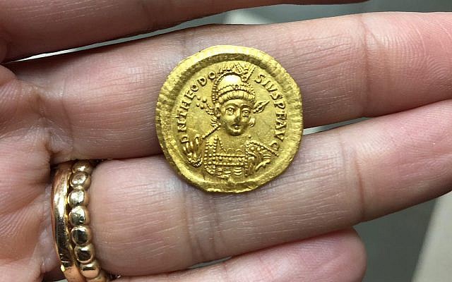 Zlatá byzantská mince