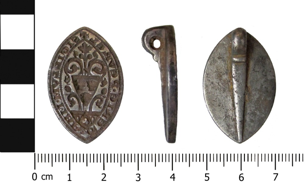 Einzigartiger Detektorfund eines weiblichen mittelalterlichen Siegels
