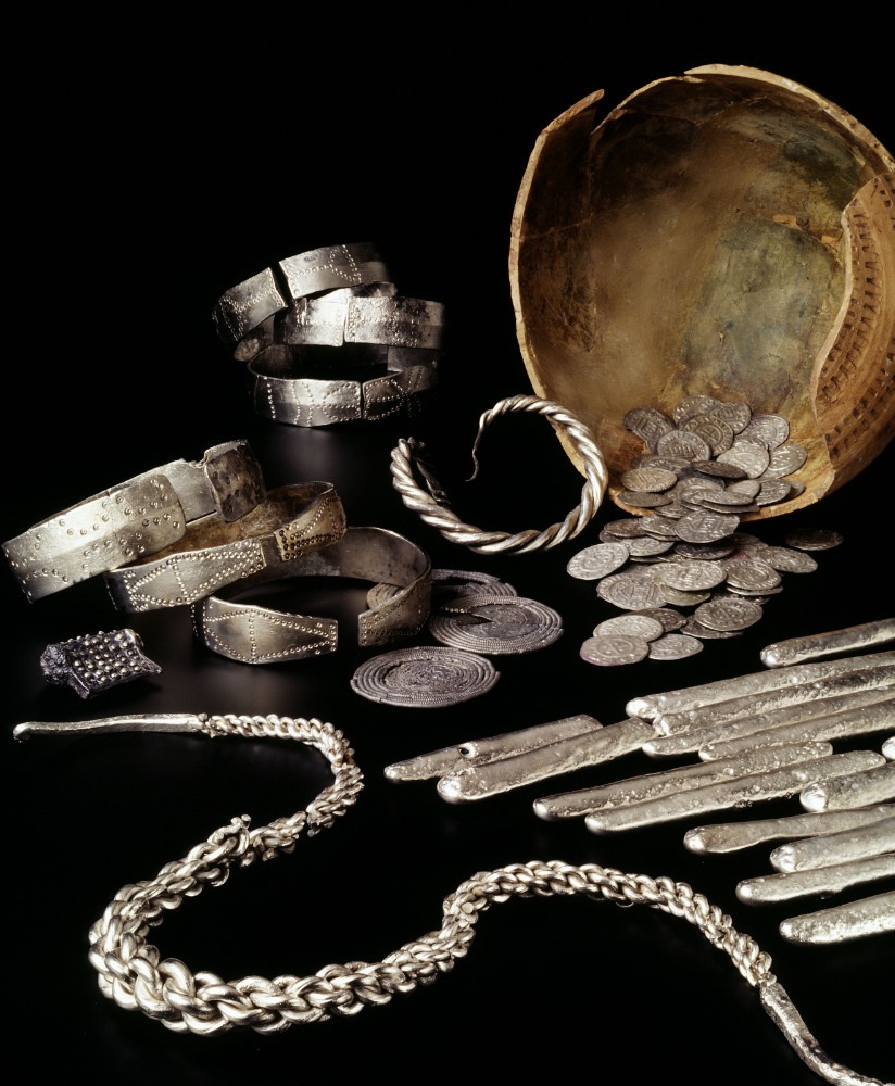 Leidener Museum kauft seltenen Wikingerschmuck, der mit einem Metalldetektor entdeckt wurde