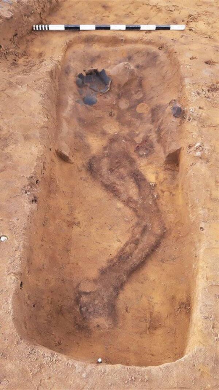 Shadows of the dead in 1,500-year-old graves