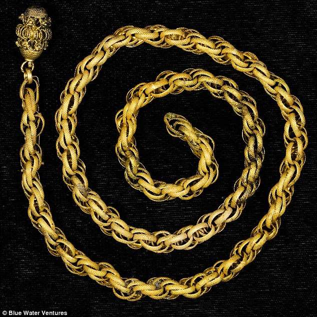 Lovci pokladů objevili zlaté mince a hodinky, které zaznamenaly čas potopení lodi