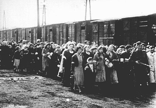22.7. 1942 Začala deportace Židů z varšavského ghetta