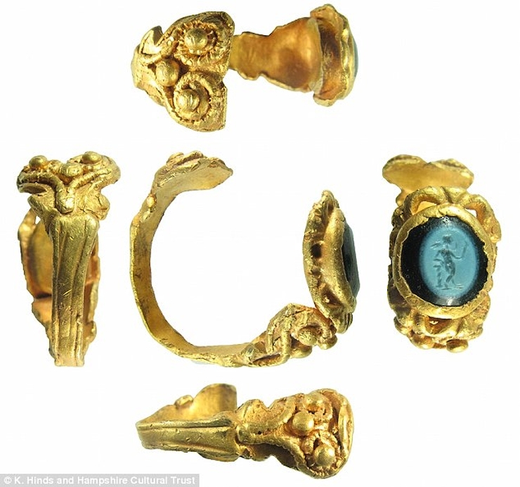 23. 6. 2013 Římský zlatý prsten s Erósem