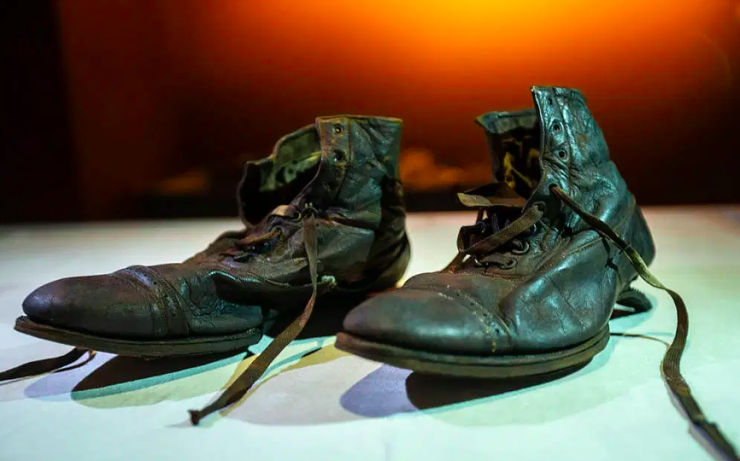 3. 6. 2012 Strašidelné obrázky bot a kabátu z Titanicu