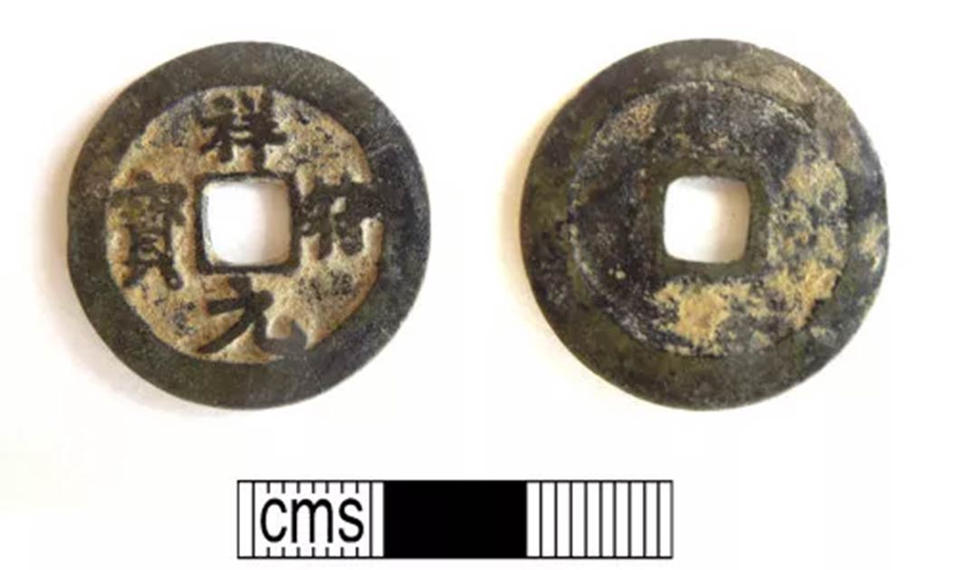 Detektorista objevil velmi vzácnou tisíc let starou čínskou minci, která mění pohled historiků