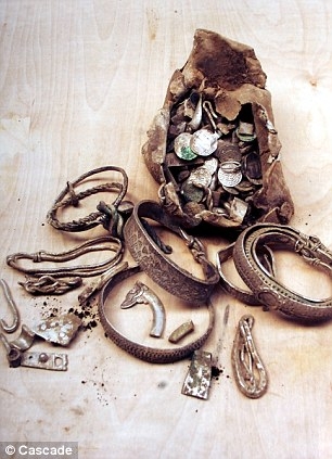 6. 5. 2011 Vikingský poklad obsahoval 200 stříbrných šperků