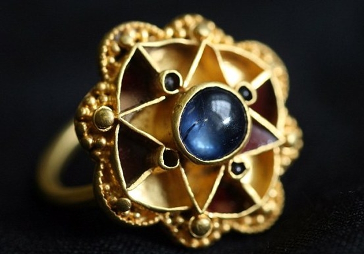 7.2.2013 Ring with sapphire