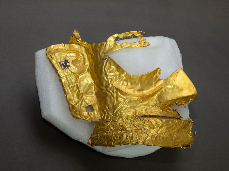 3000 years old golden mask