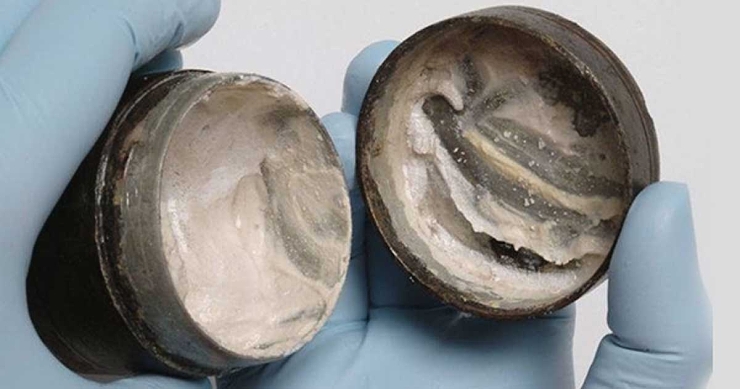 11. 6. 2003 Archeologové našli 2000 let starý pleťový krém