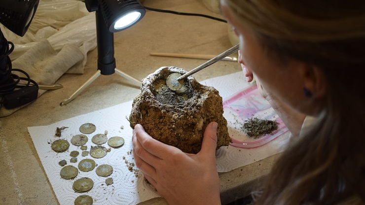 8.4.2020 Seltene mittelalterliche Münzen bei Brünn gefunden
