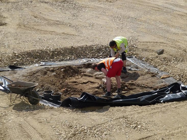 29. 3.2014 Die Fundamente eines Prangers wurden unter dem Pflaster entdeckt