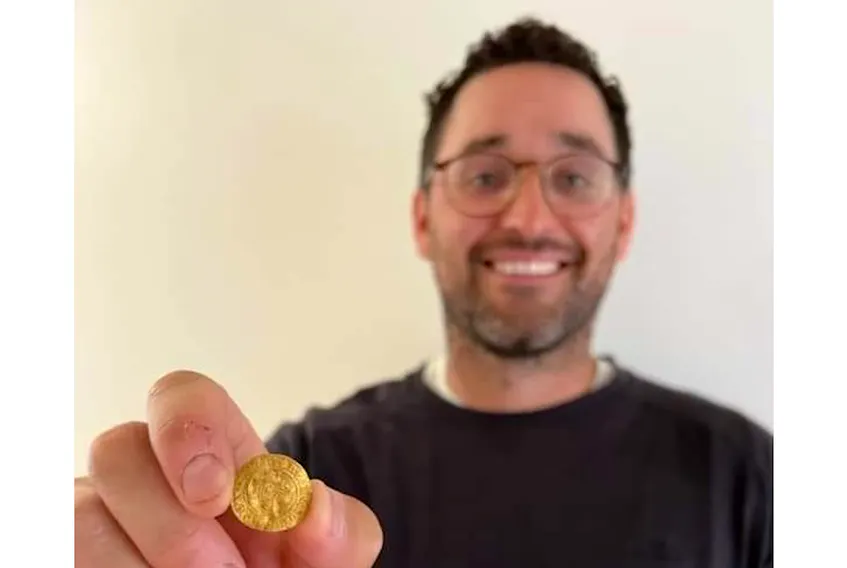 Zlatá středověká mince