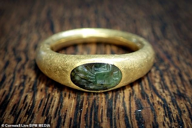 Objevil římský prsten detektorem, který dostal od Ježíška