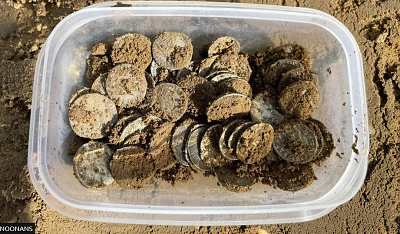 Halbmillionster Fund römischer Münzen aus dem 5. Jahrhundert landet nicht in einem Museum
