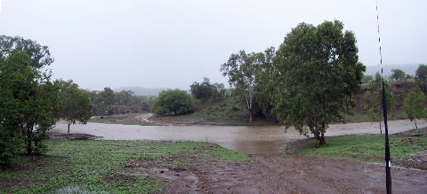 rozvodněná řeka