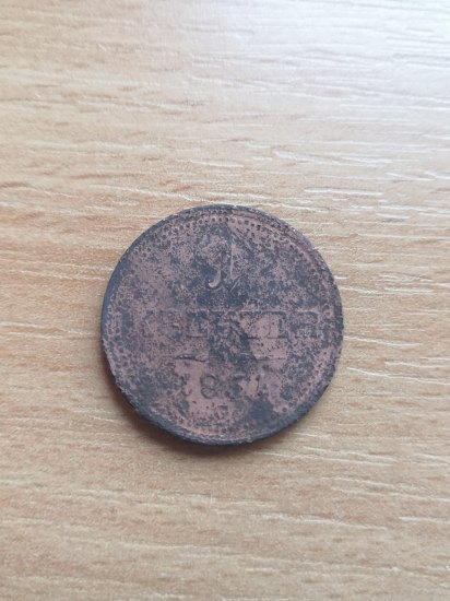 Dobrý deň, rada by som sa spýtala, či má táto minca ešte nejakú hodnotu. Bola neprofesionálne čistená. Nie som expert, preto neviem posúdiť, či je veľmi poškode