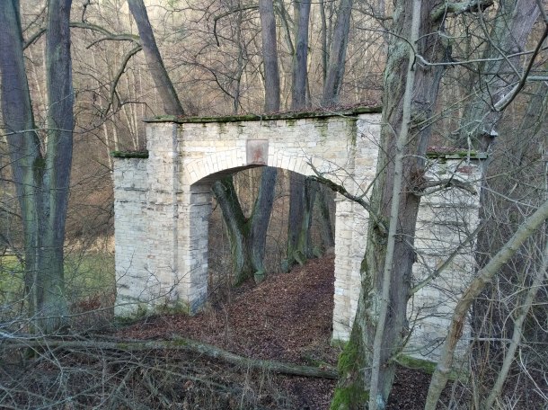Stará brána a mostek