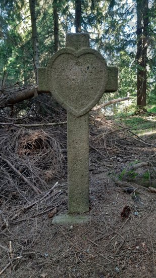 Boží Dar - kamenný kříž